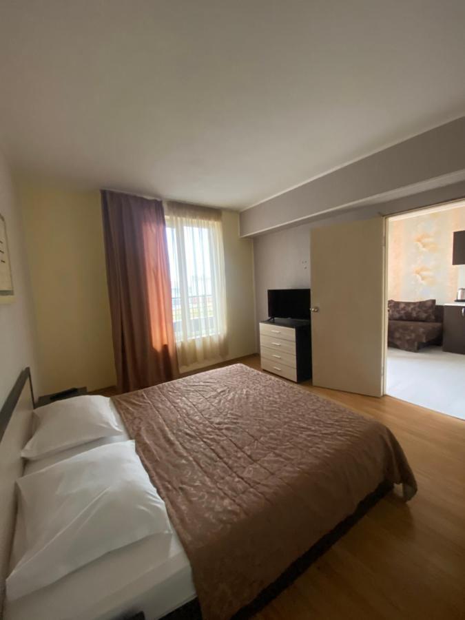 Apartments Danita & Restaurant&Pool Bar Varna Esterno foto