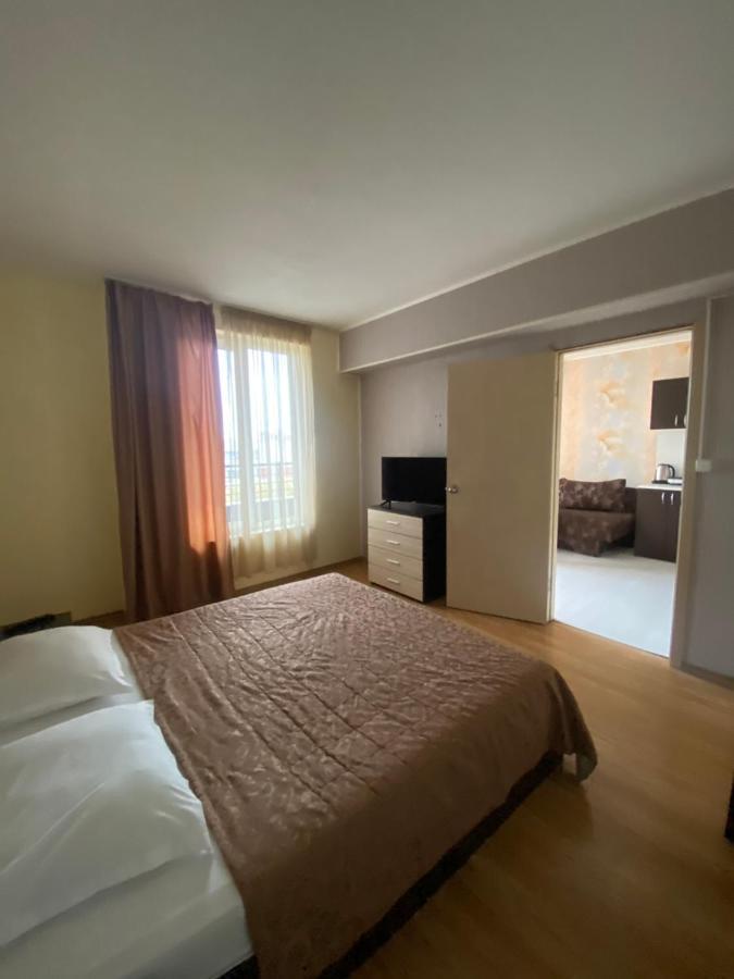 Apartments Danita & Restaurant&Pool Bar Varna Esterno foto