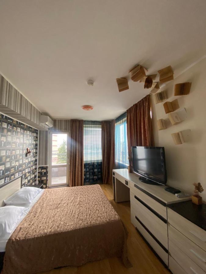 Apartments Danita & Restaurant&Pool Bar Varna Esterno foto