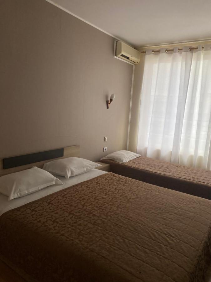 Apartments Danita & Restaurant&Pool Bar Varna Esterno foto