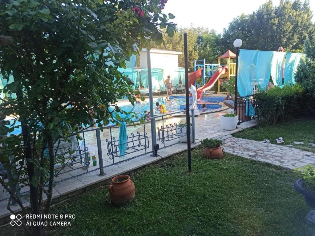 Apartments Danita & Restaurant&Pool Bar Varna Esterno foto