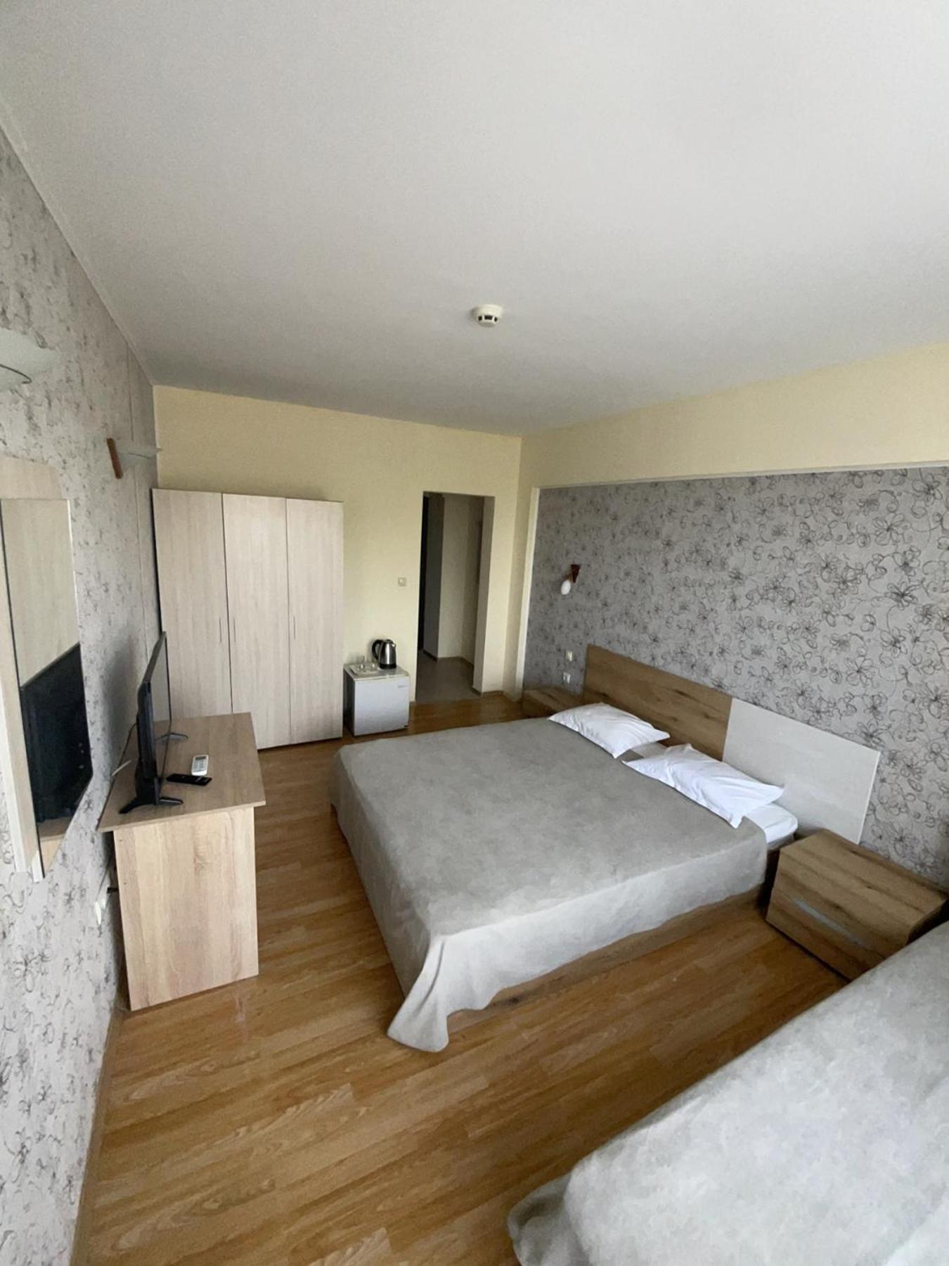 Apartments Danita & Restaurant&Pool Bar Varna Esterno foto